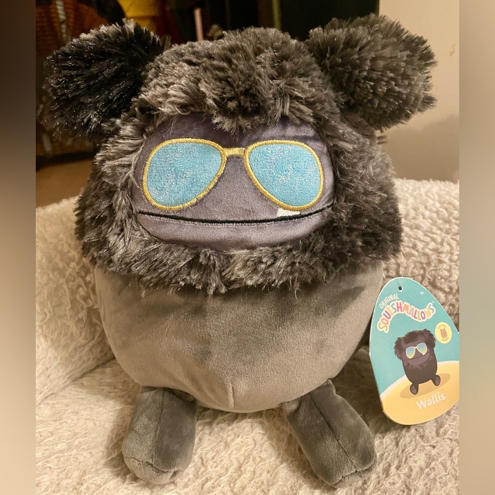 NWT ULTRA RARE Wallis Bigfoot with Sunglasses Squishmallow - 8 inches